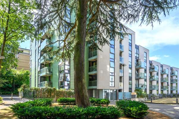 Flat Hornsey Lane in Greater London