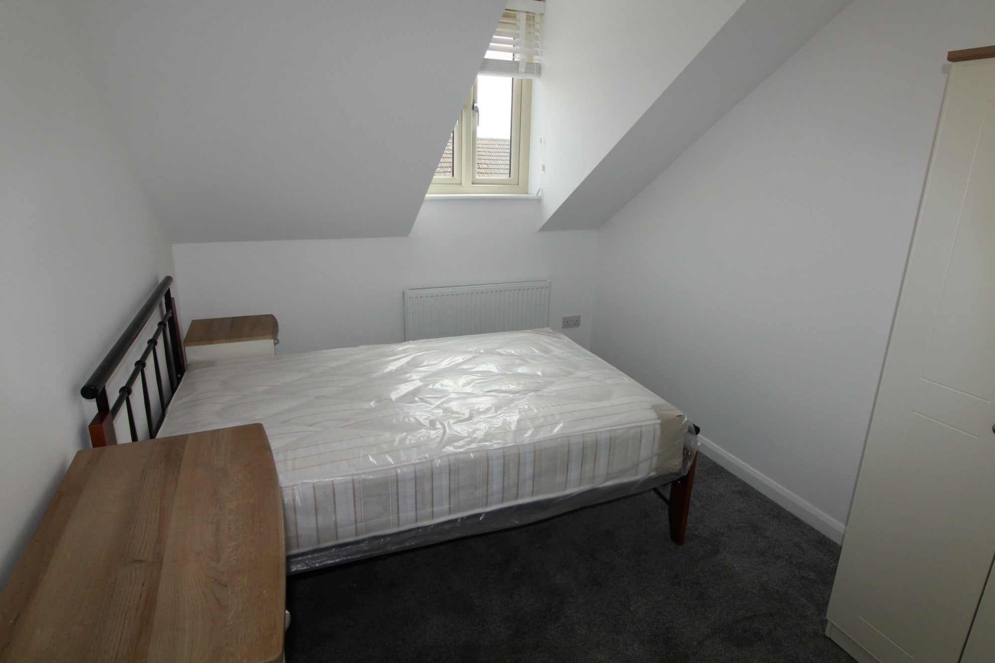 Room Elm Street in Peterborough