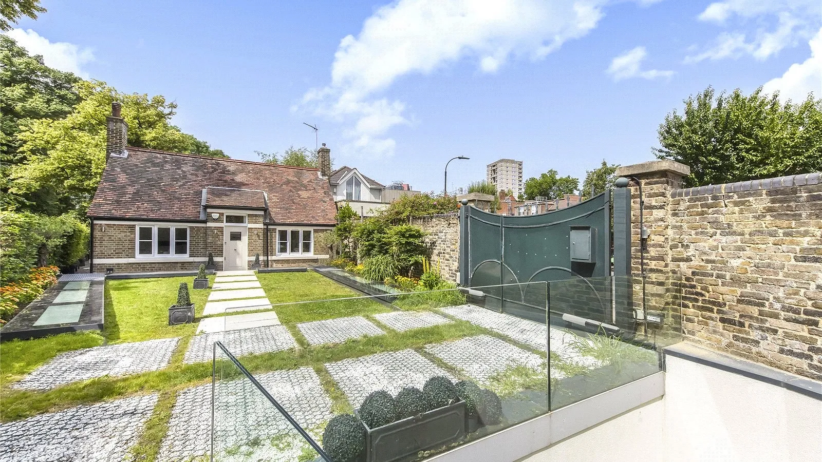 House Margravine Gardens in Greater London