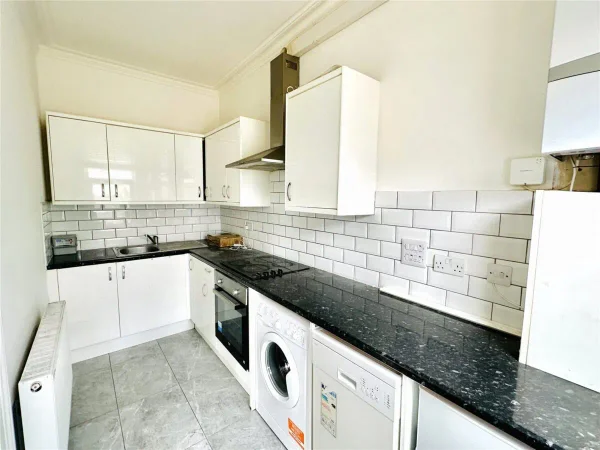 Flat Oakfield Road in London