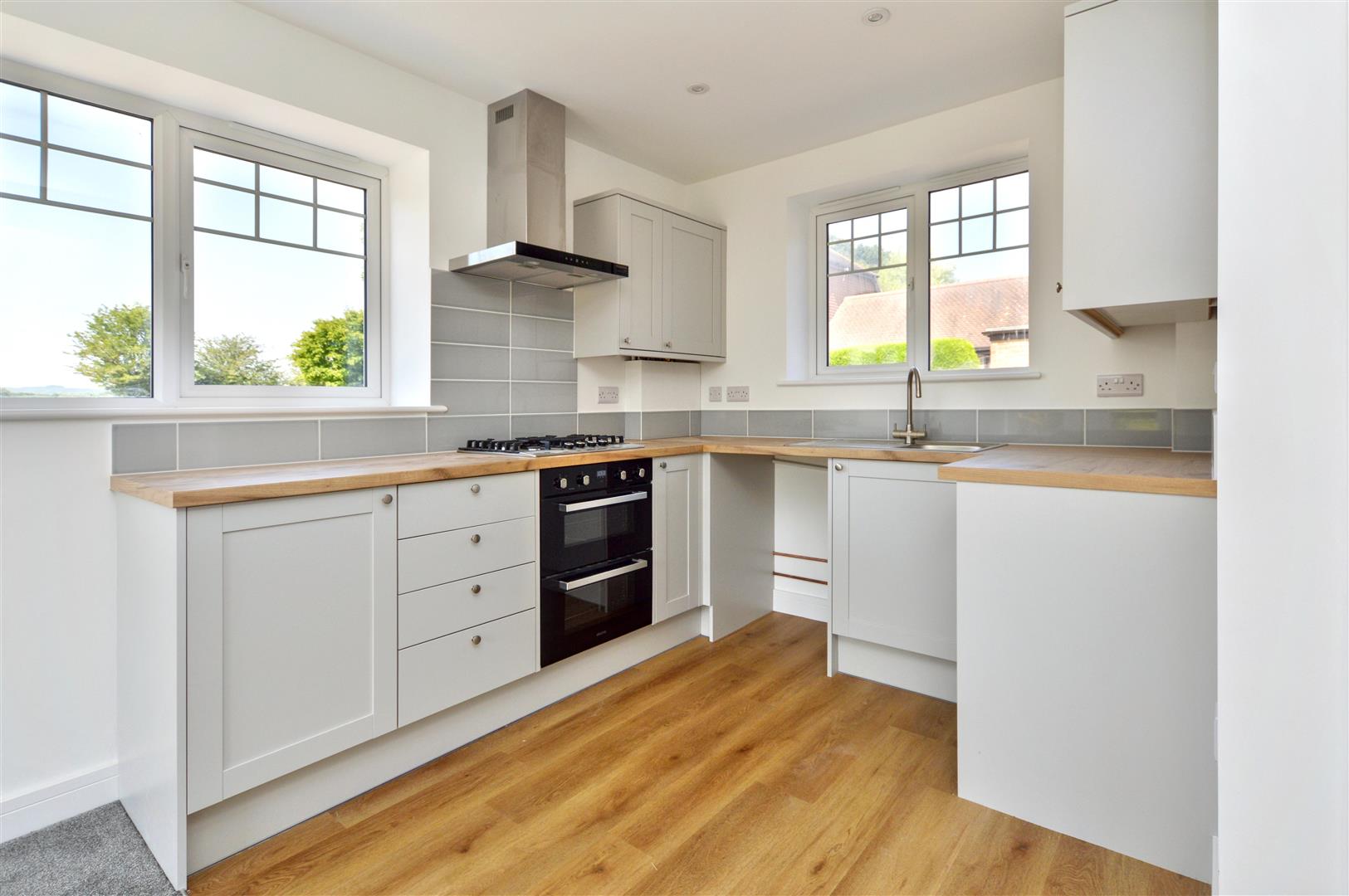 Flat Hankham Hall Road in Wealden