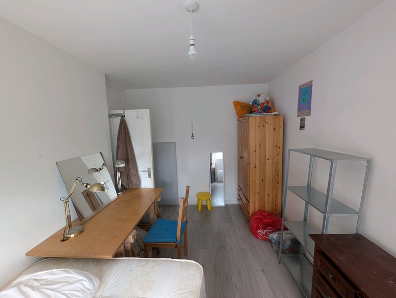 Room Fellows Court in Greater London