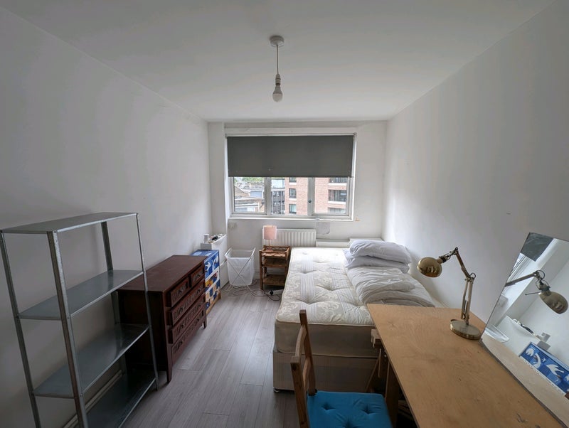 Room Fellows Court in Greater London