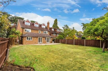 House Midway in Elmbridge