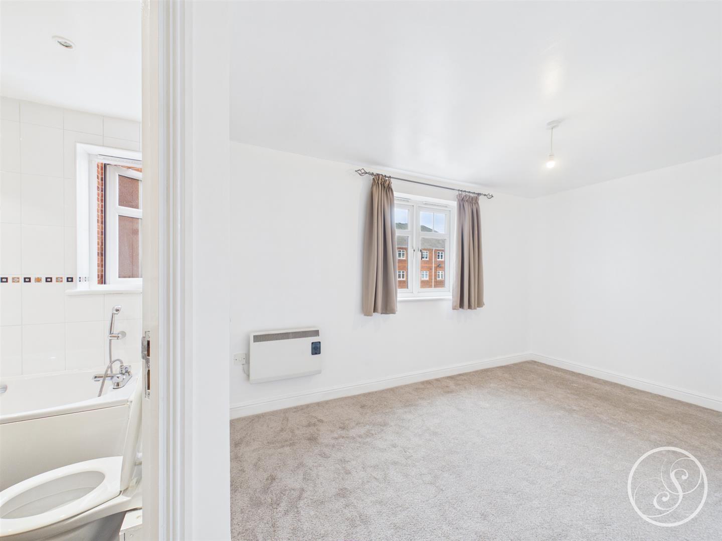 Flat Brackenhurst Place in Leeds