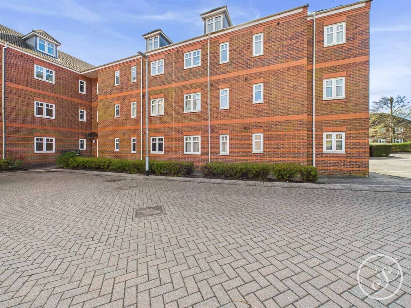 Flat Brackenhurst Place in Leeds