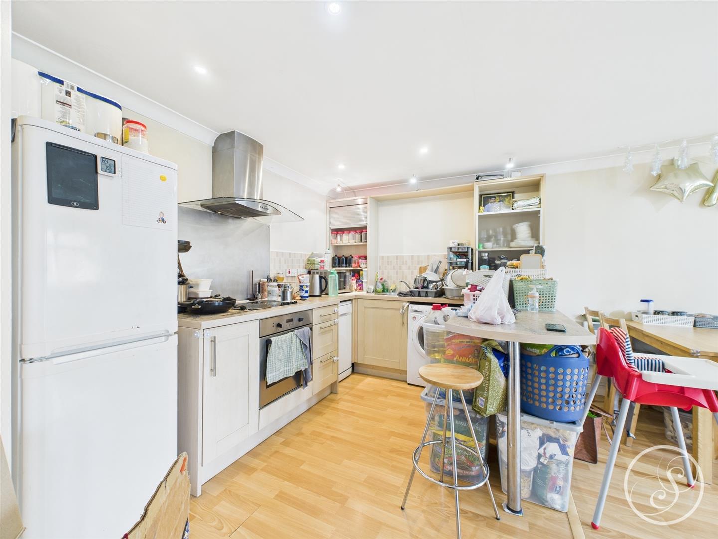 Flat Brackenhurst Place in Leeds