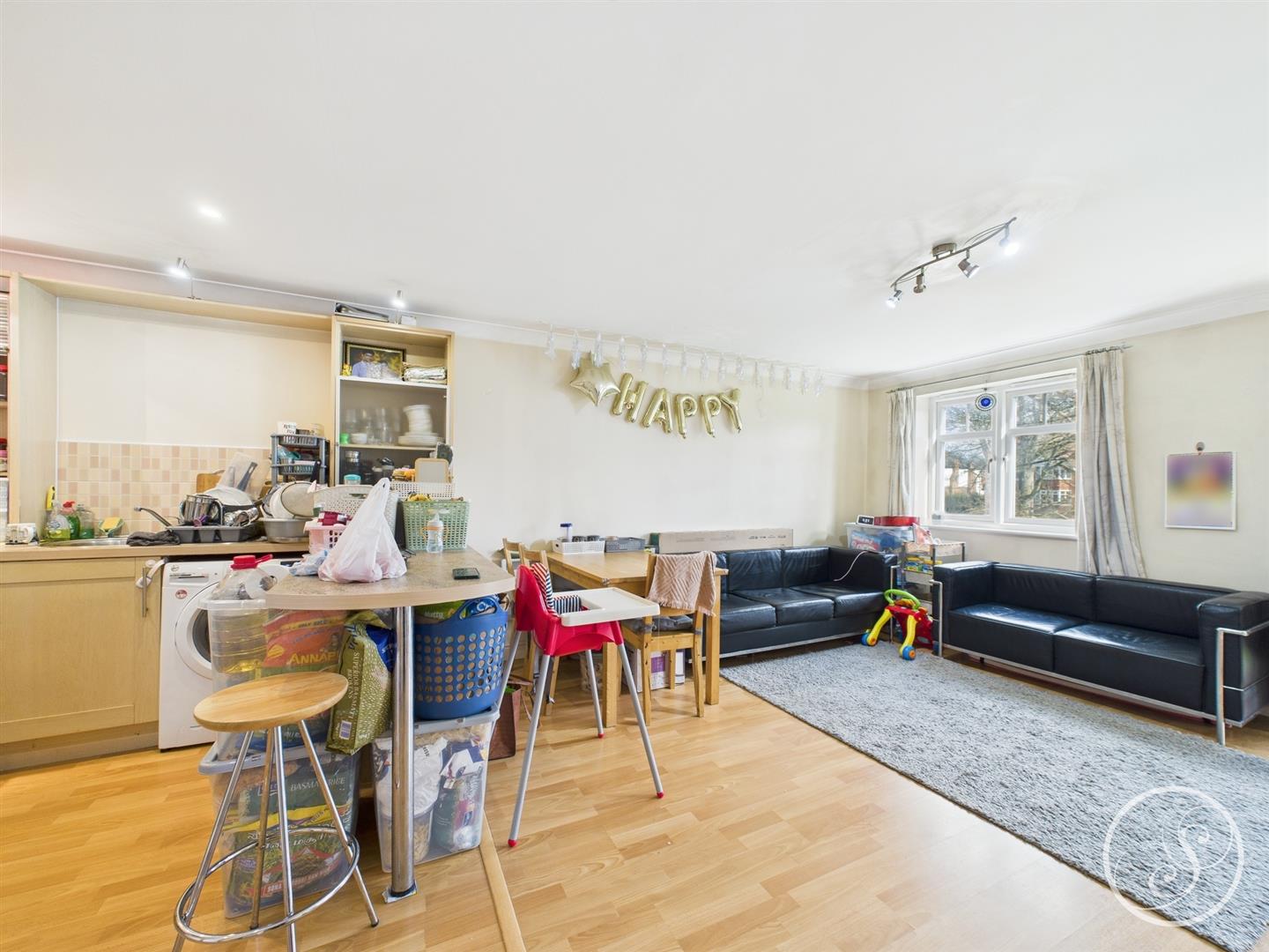 Flat Brackenhurst Place in Leeds
