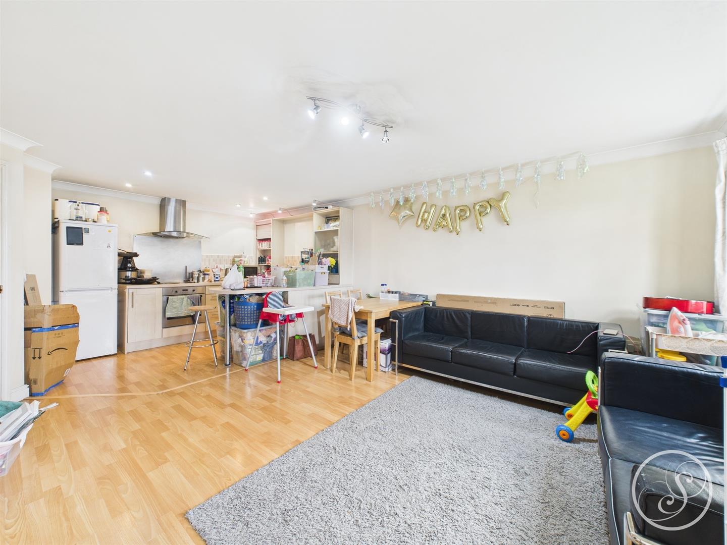 Flat Brackenhurst Place in Leeds