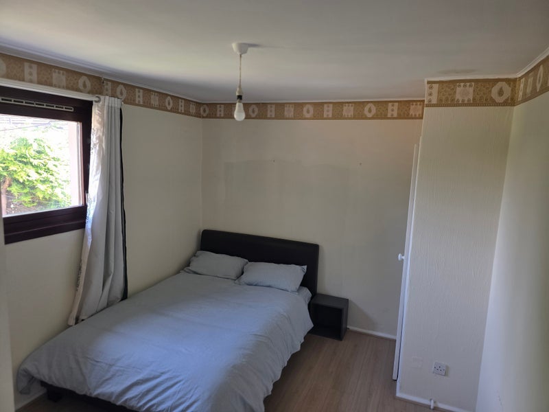 Room Egilsay Street in Glasgow