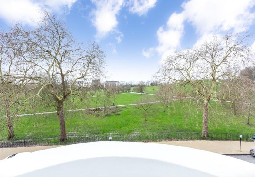 Flat Chalcot Crescent in Greater London