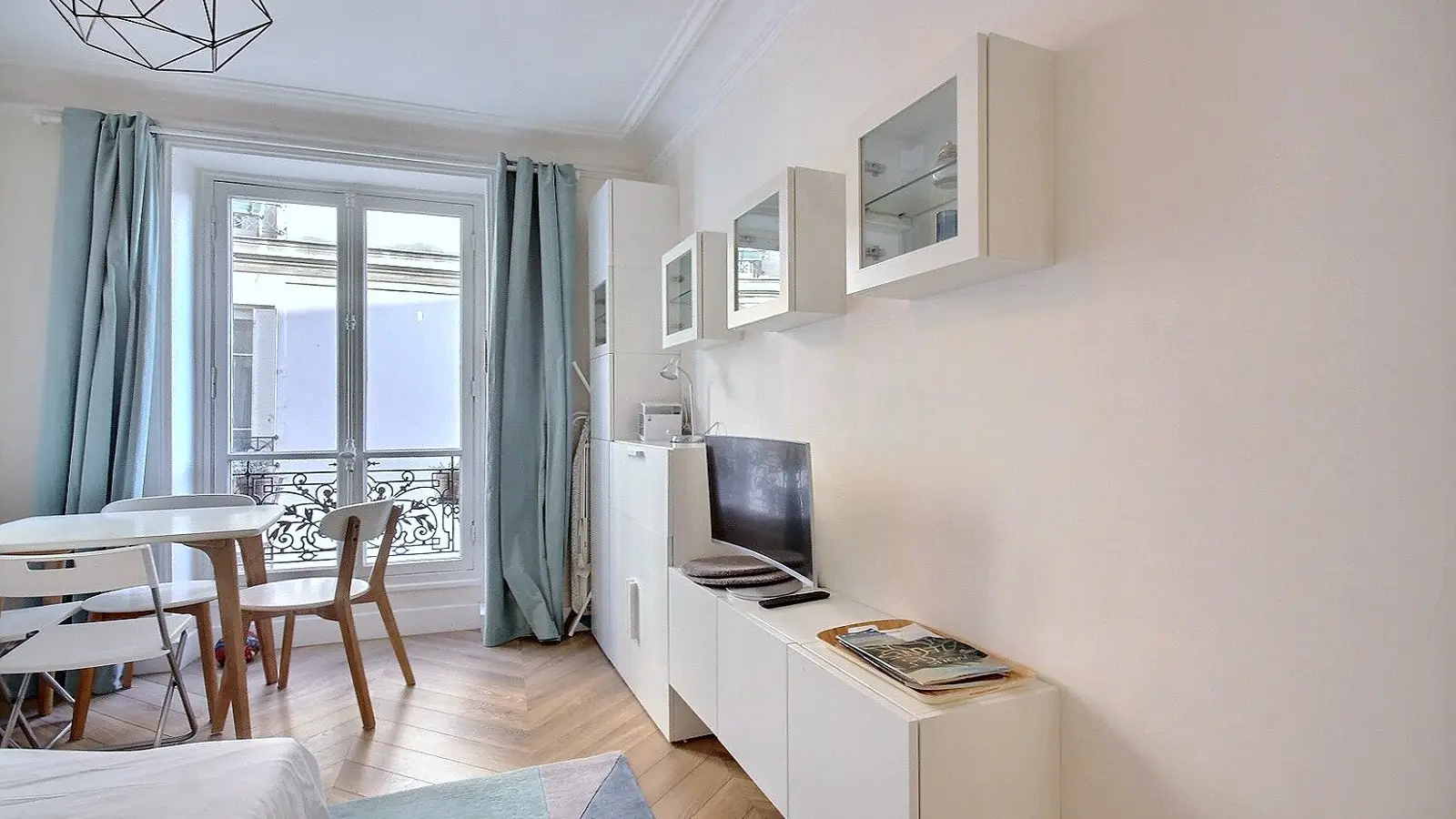 Flat Rue Ravignan in Paris