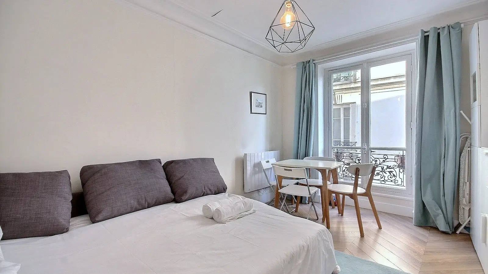 Flat Rue Ravignan in Paris