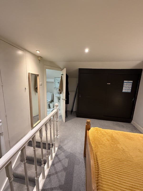 Room Leathwaite Road in Greater London
