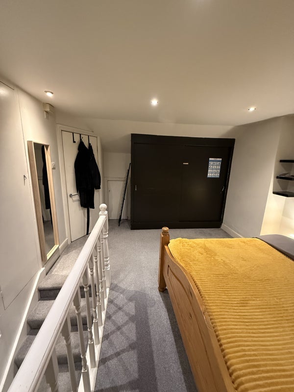Room Leathwaite Road in Greater London