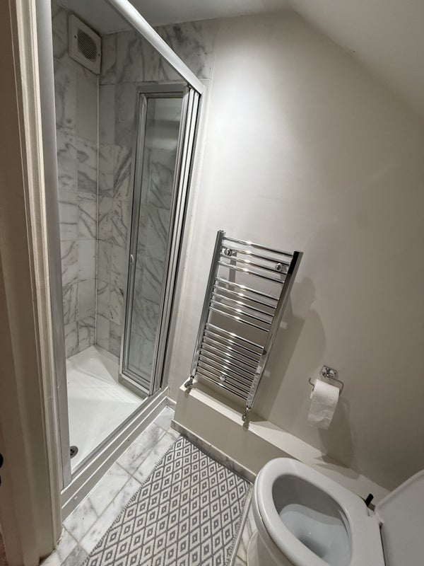 Room Leathwaite Road in Greater London