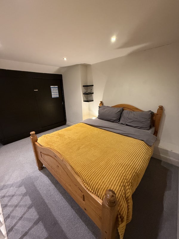 Room Leathwaite Road in Greater London