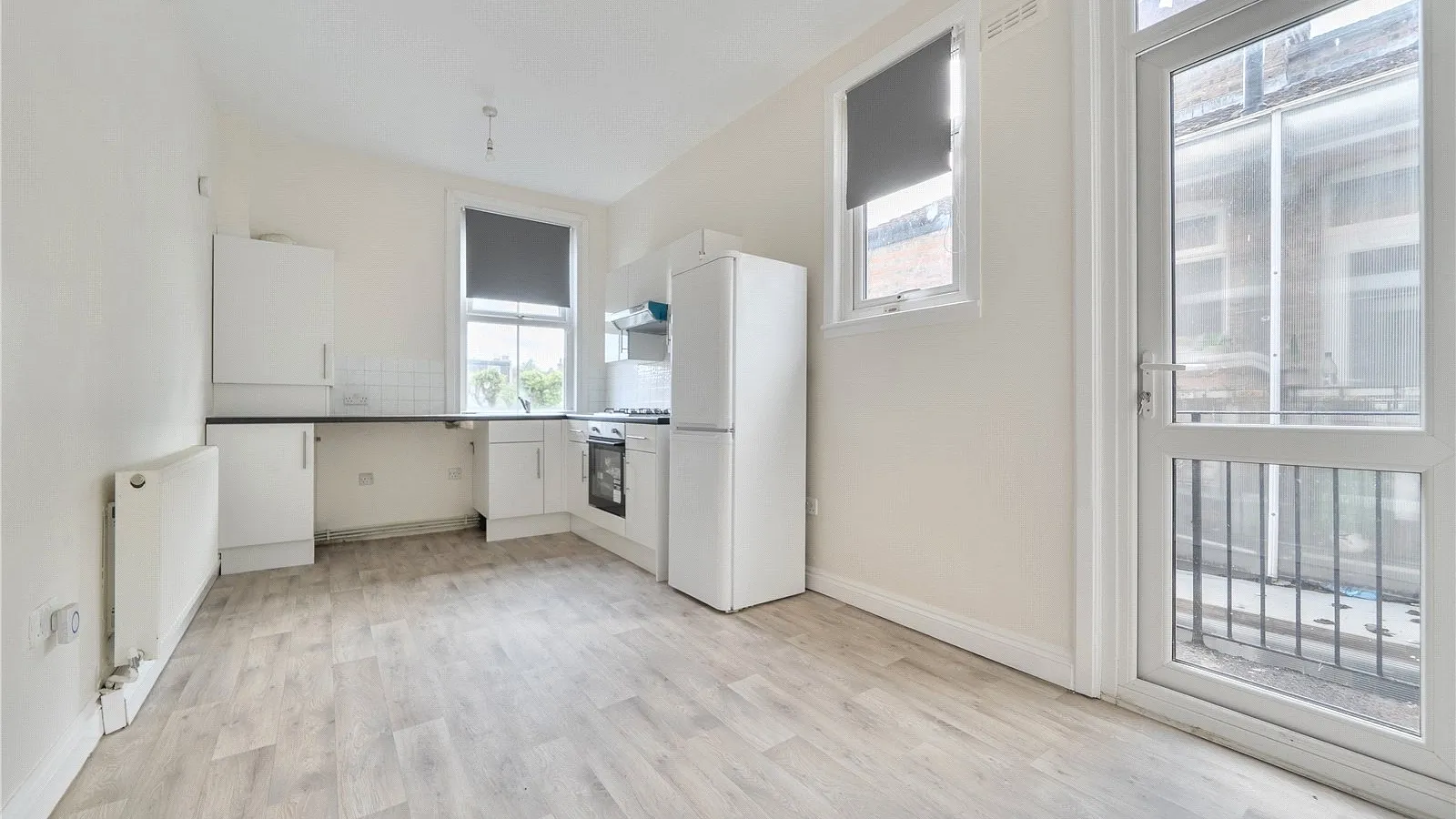 Flat Sketty Road in Greater London