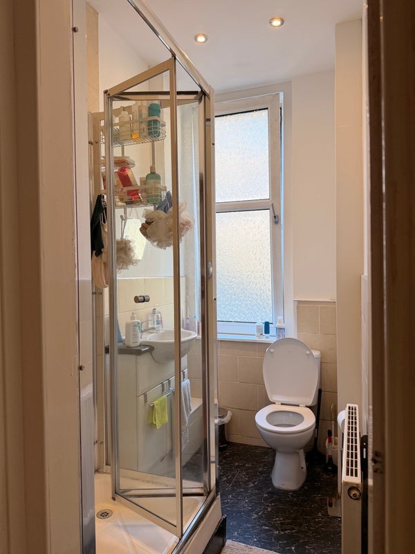 Room Murieston Crescent in City of Edinburgh