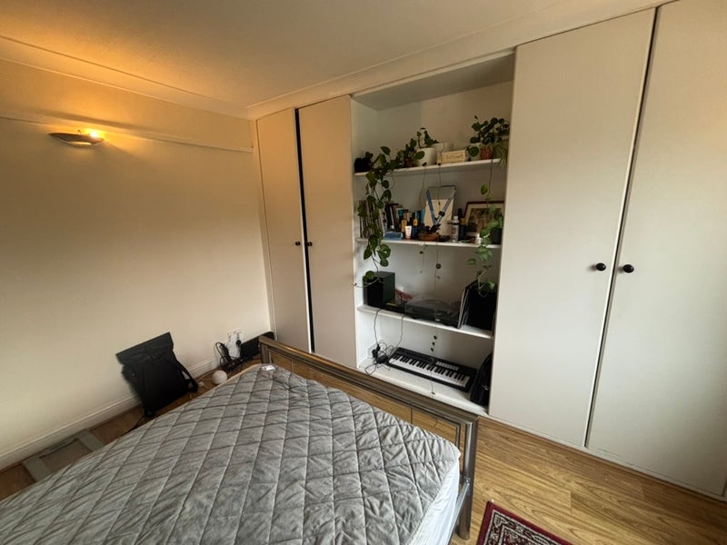 Room Rogers Road in Greater London
