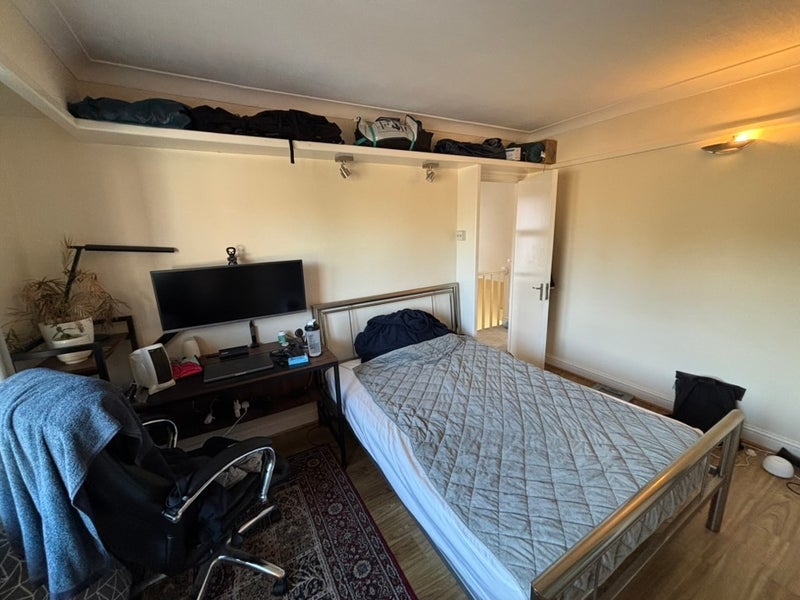 Room Rogers Road in Greater London