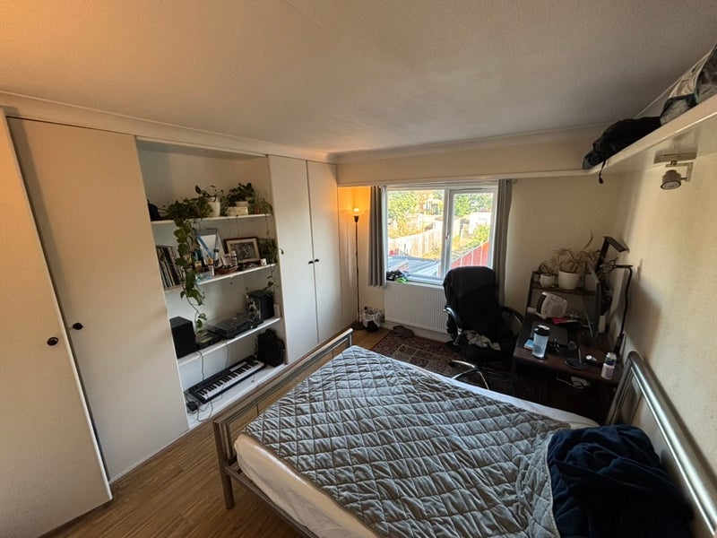 Room Rogers Road in Greater London