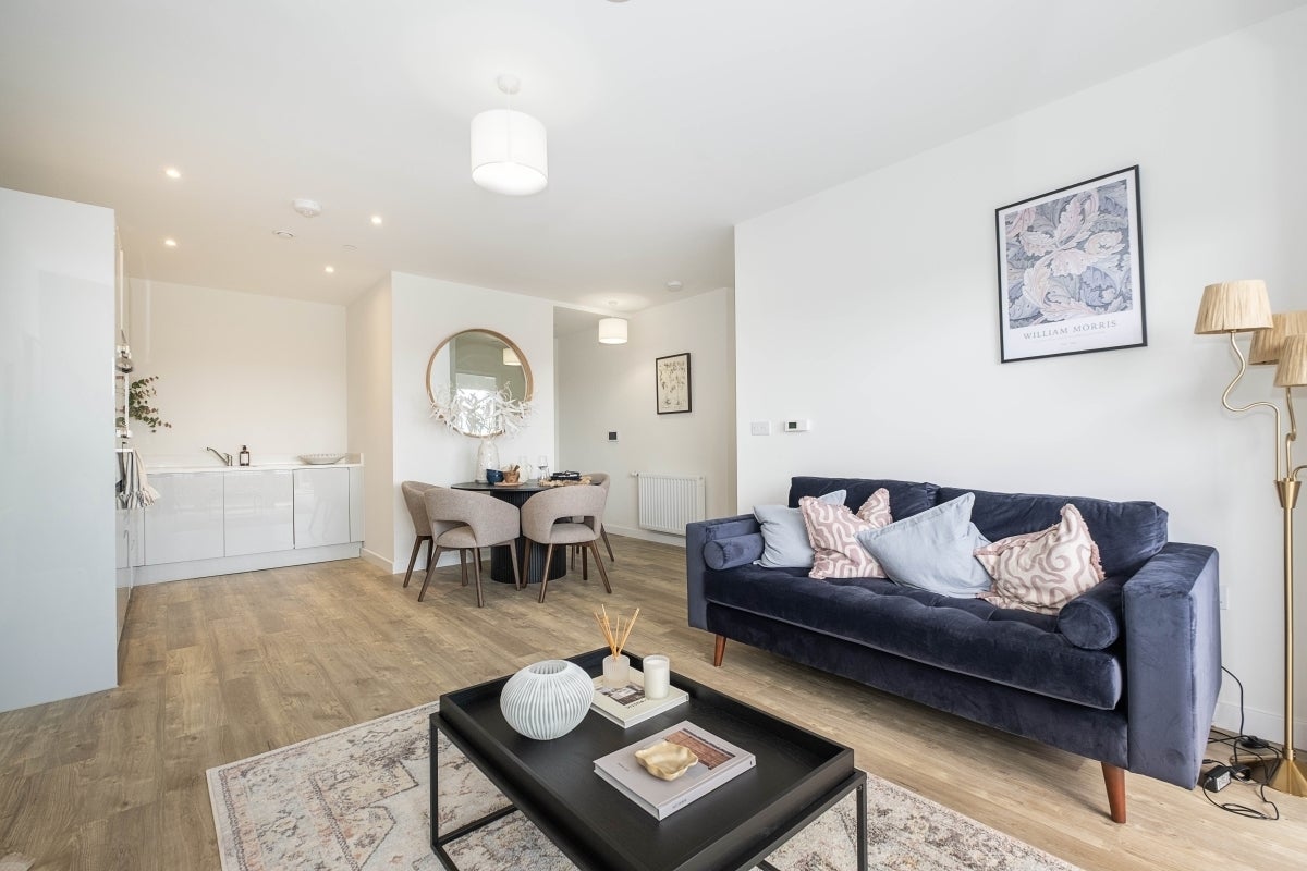 Flat Elmsleigh Road in Borough of Spelthorne