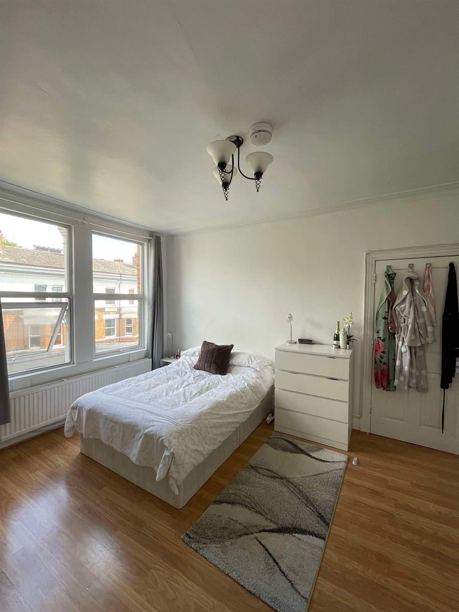 Flat Widdenham Road in Greater London