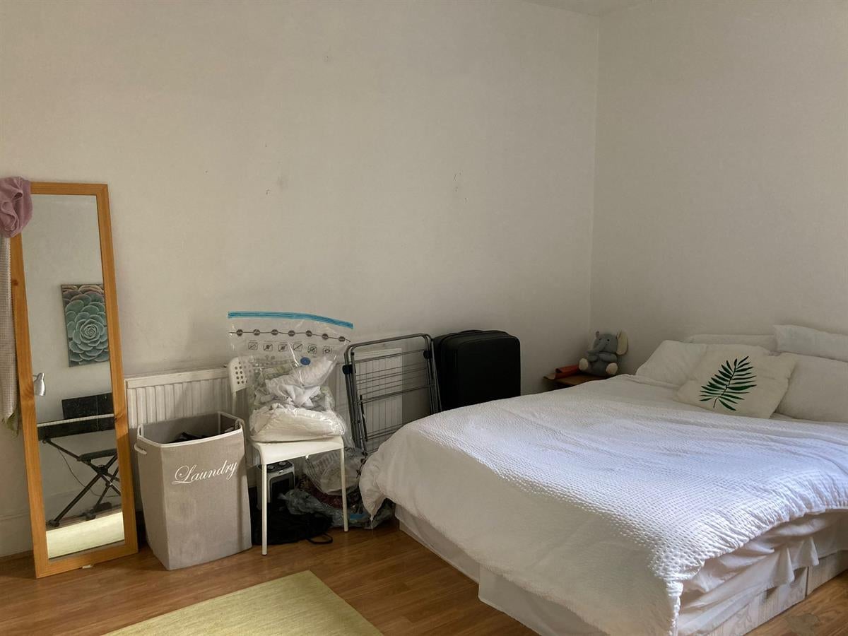 Flat Widdenham Road in Greater London