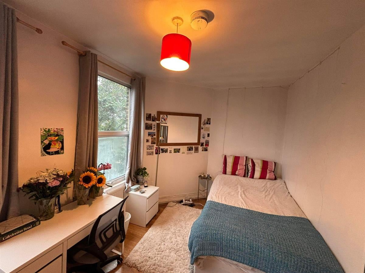 Flat Widdenham Road in Greater London
