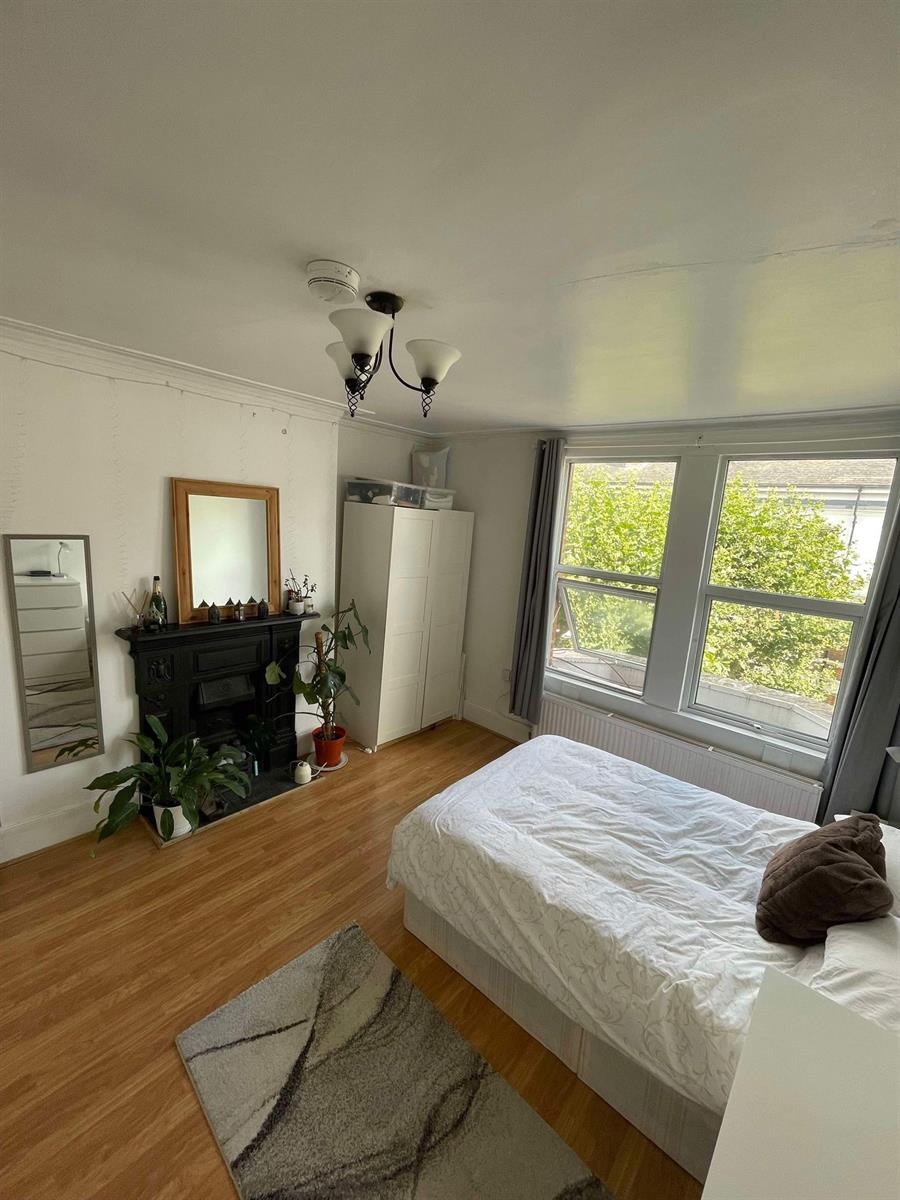 Flat Widdenham Road in Greater London