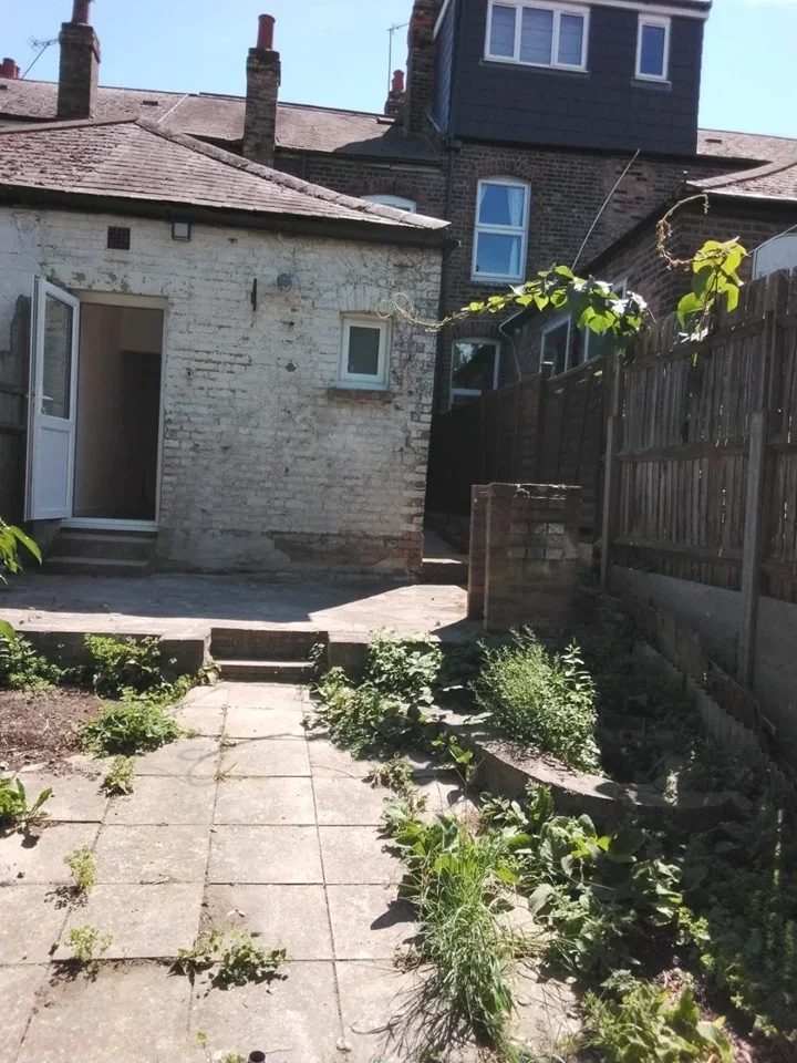 House Eastcombe Avenue in Greater London