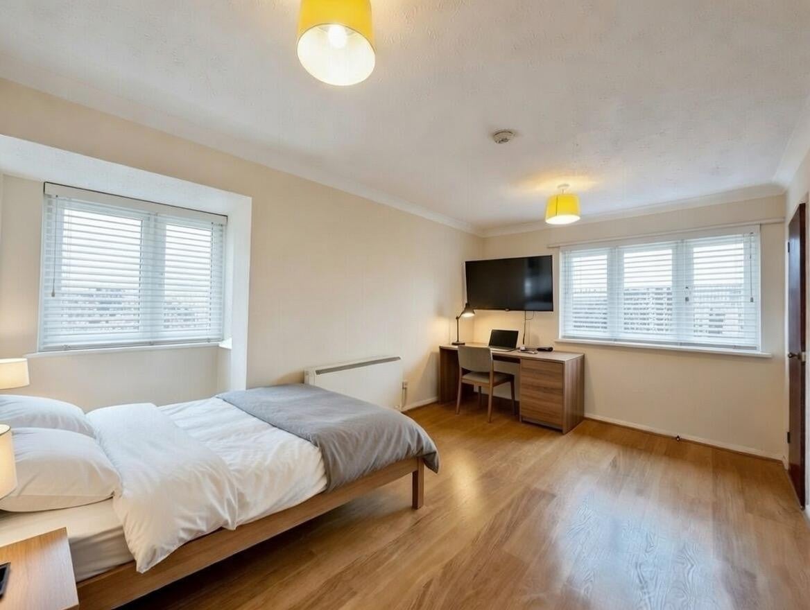Flat Chaplin Road in Greater London