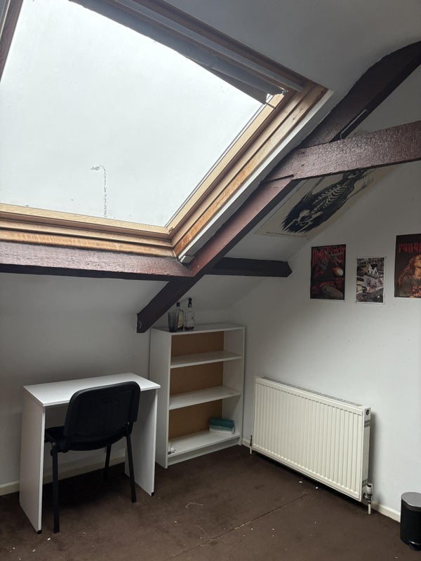 Room Adamsdown Square in Cardiff