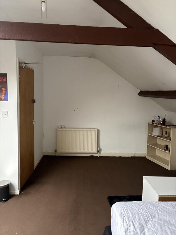 Room Adamsdown Square in Cardiff