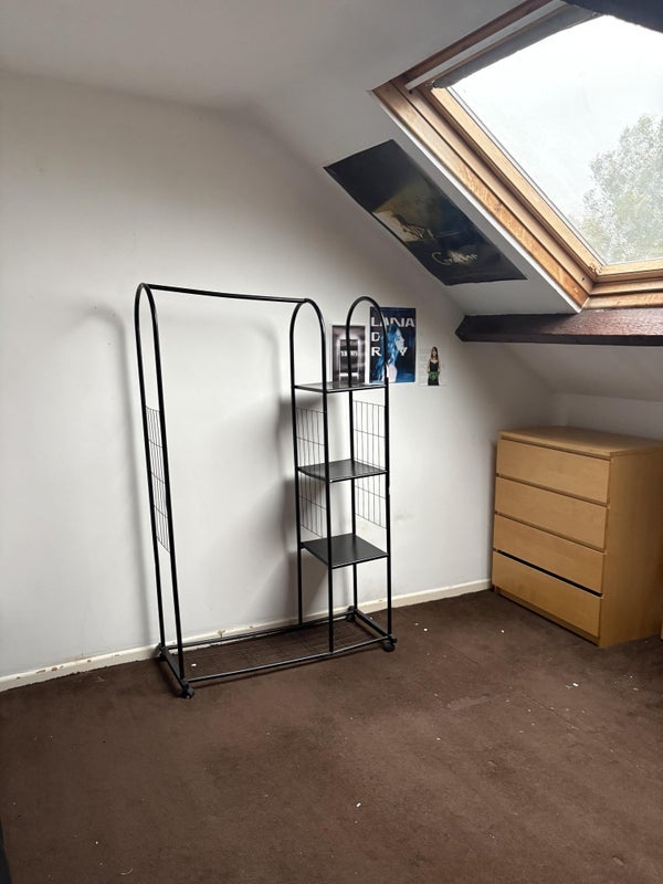 Room Adamsdown Square in Cardiff