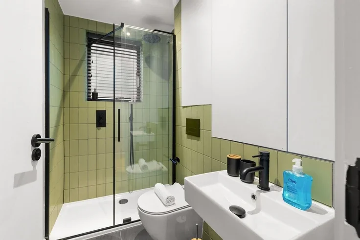 Flat Norfolk Avenue in Greater London