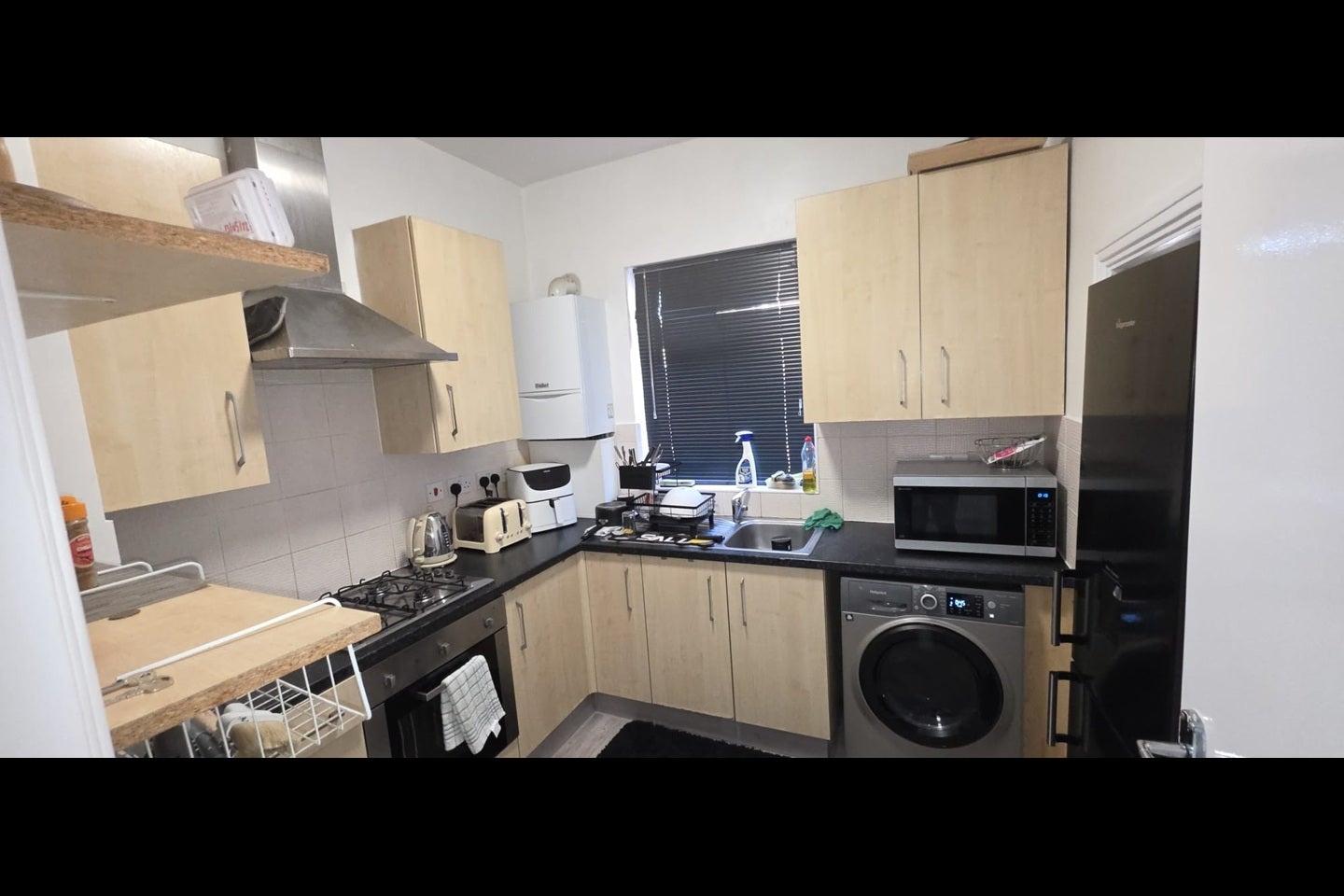 Room Mansell Road in Greater London