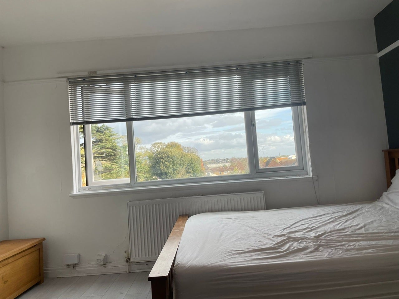 Room Mansell Road in Greater London