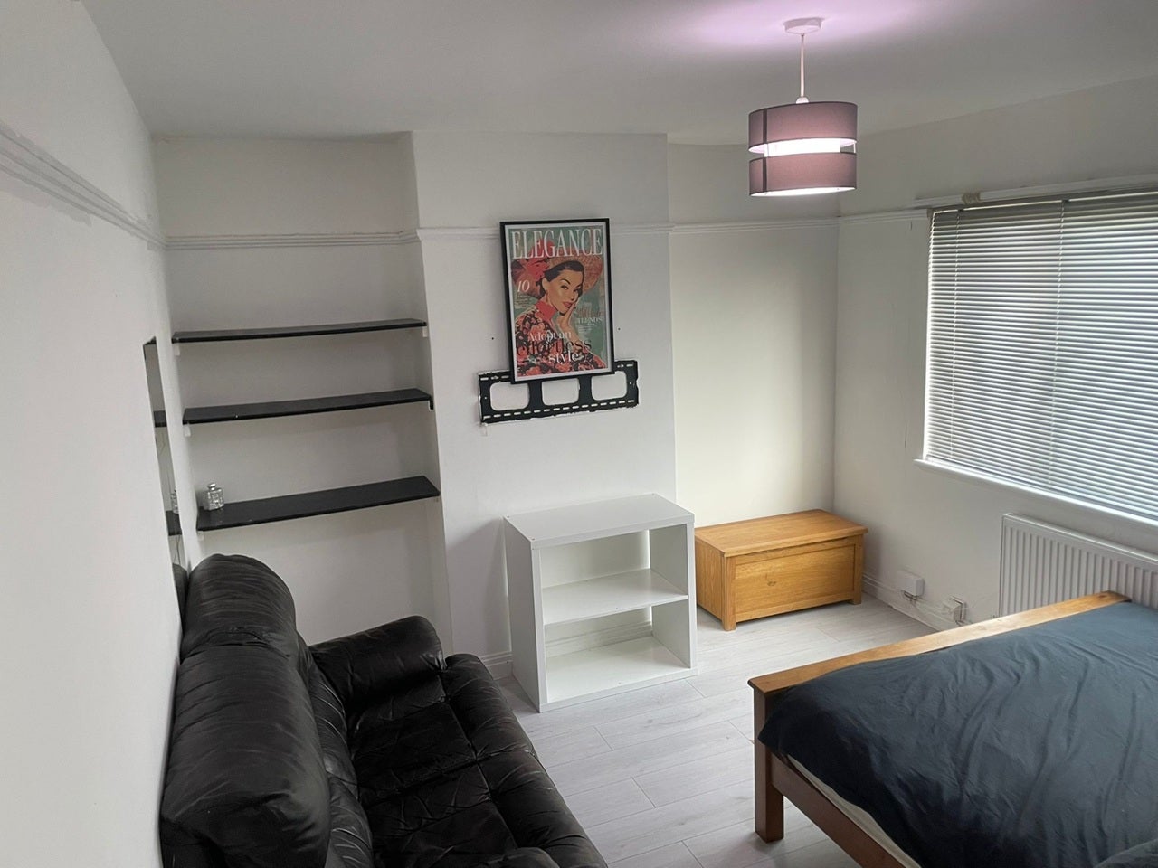 Room Mansell Road in Greater London