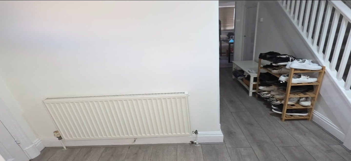 Room Mansell Road in Greater London
