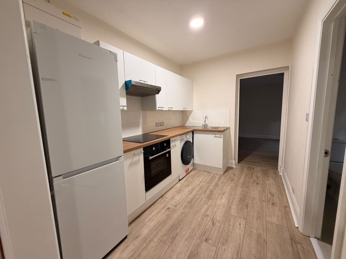 Flat Willesden Lane in Greater London