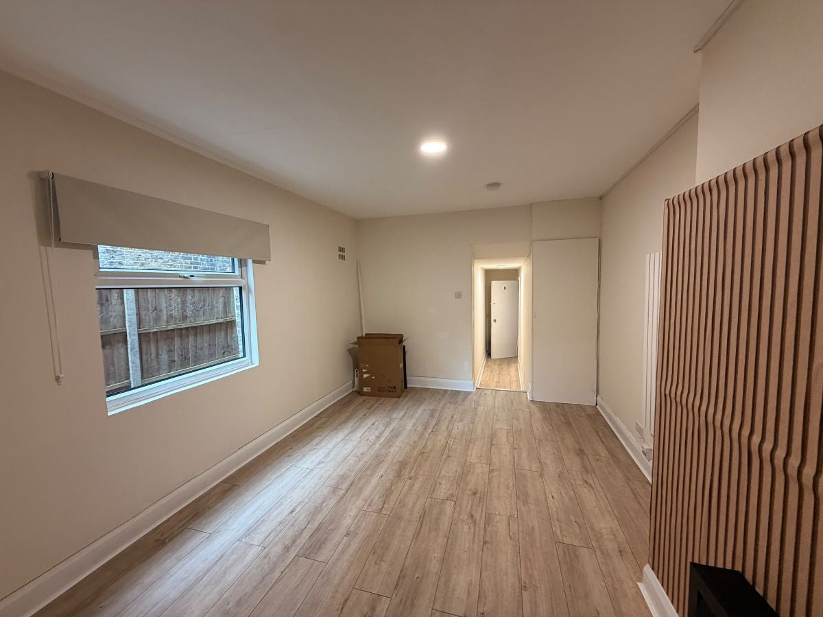 Flat Willesden Lane in Greater London