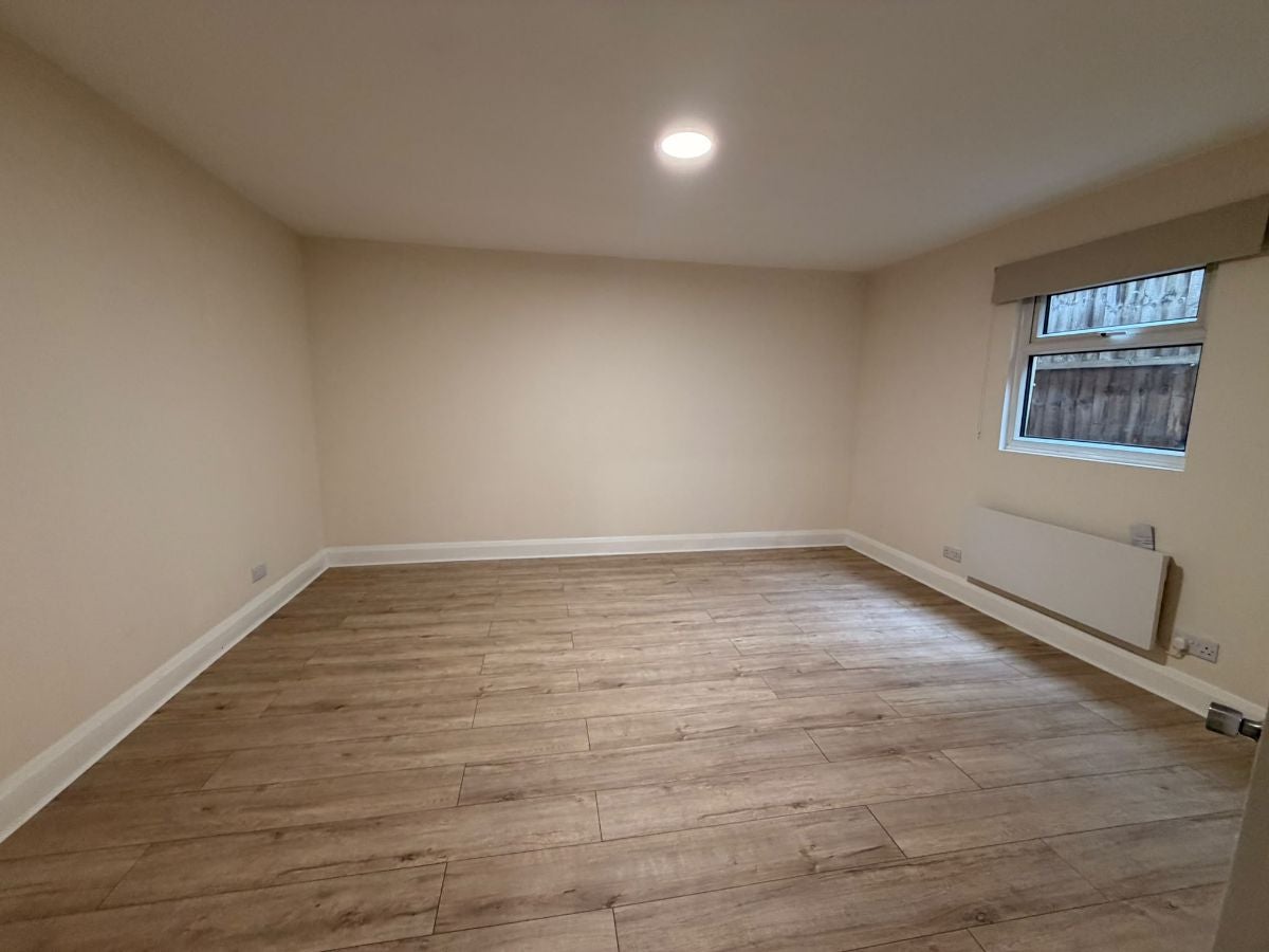 Flat Willesden Lane in Greater London