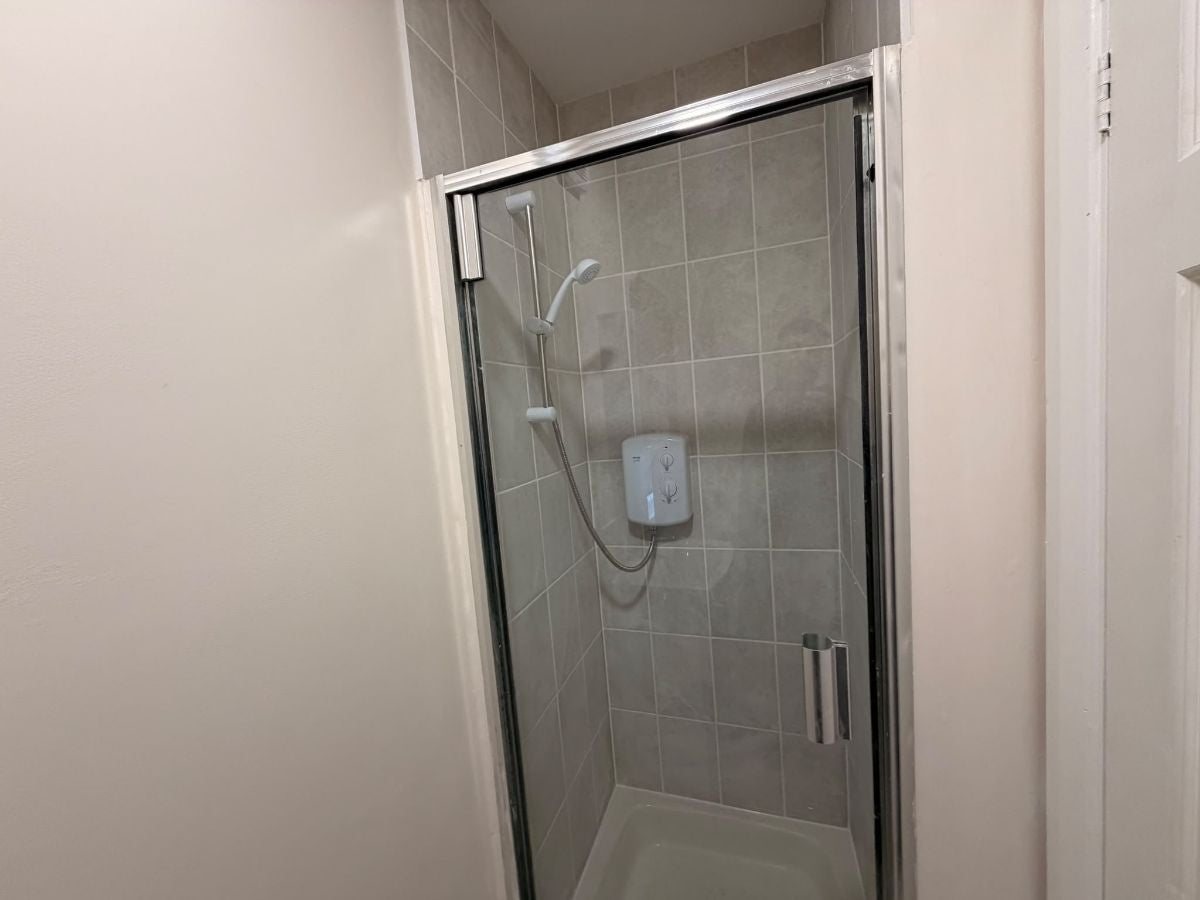 Flat Willesden Lane in Greater London