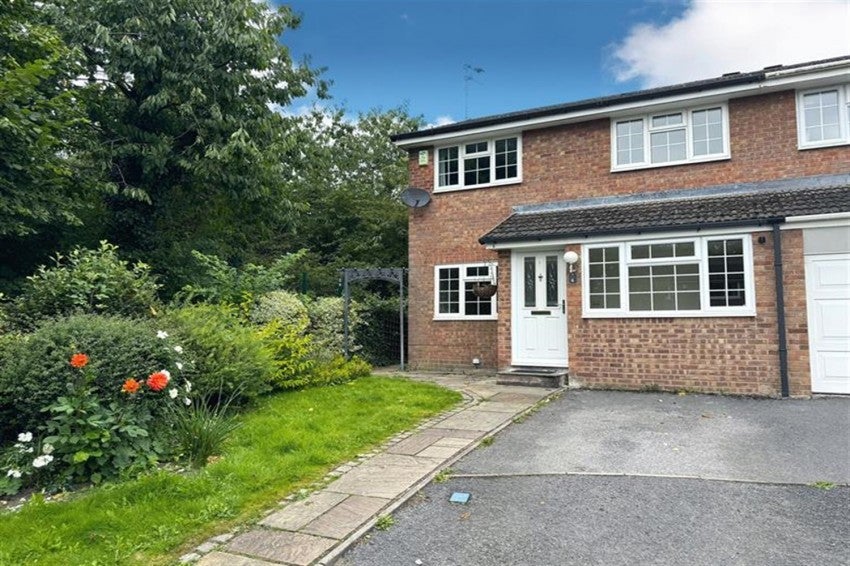 House Dunoon Close in Holmes Chapel