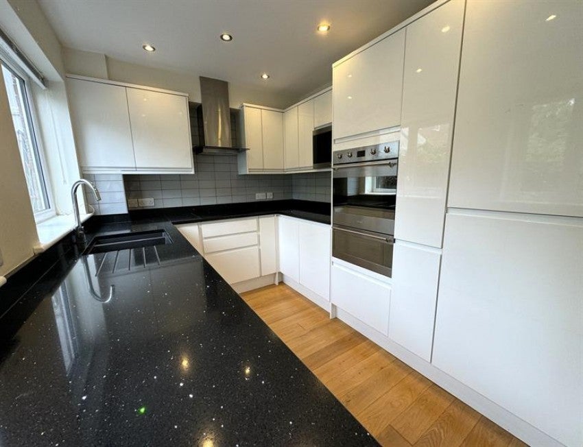 House Dunoon Close in Holmes Chapel