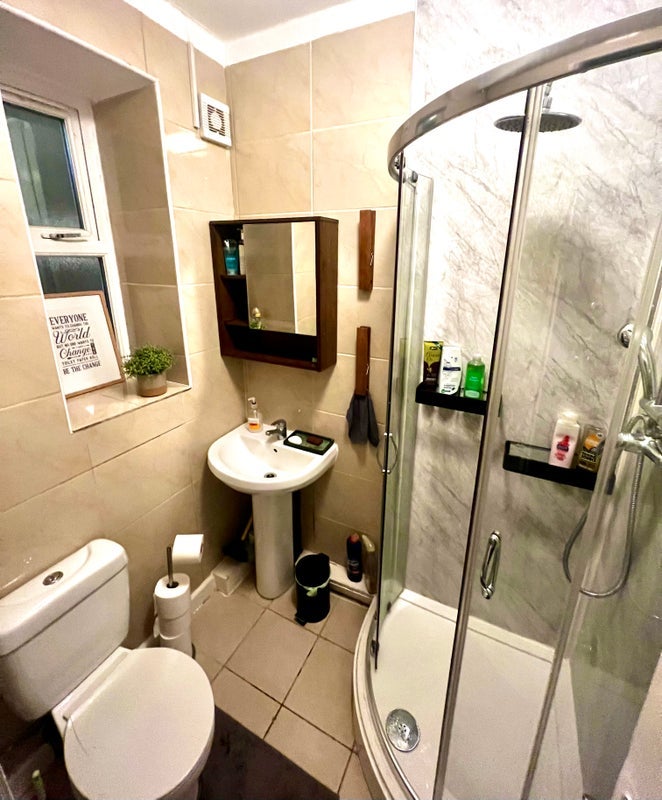 Room Bevenden Street in Greater London