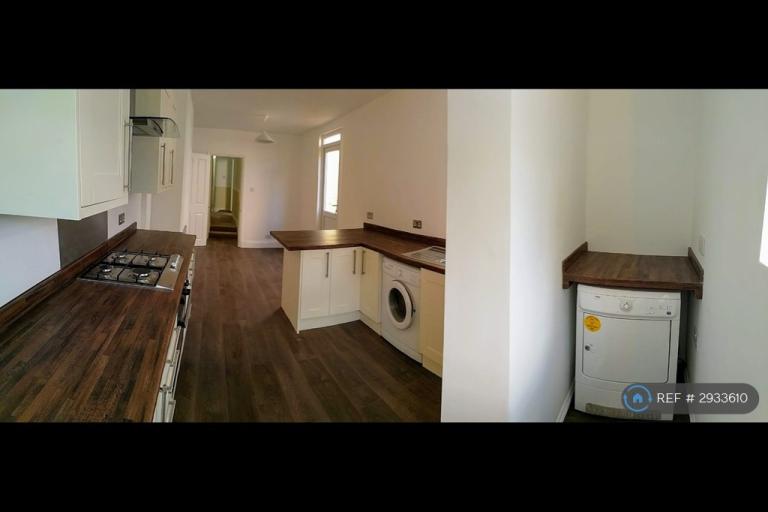 Room St Leonards Road in Southend-on-Sea