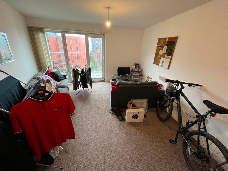 Room Stillwater Drive in Manchester